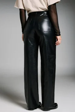 Pantal&oacute;n wide leg piel vegana