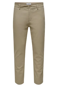 Pantalon chino de hombre slim fit.