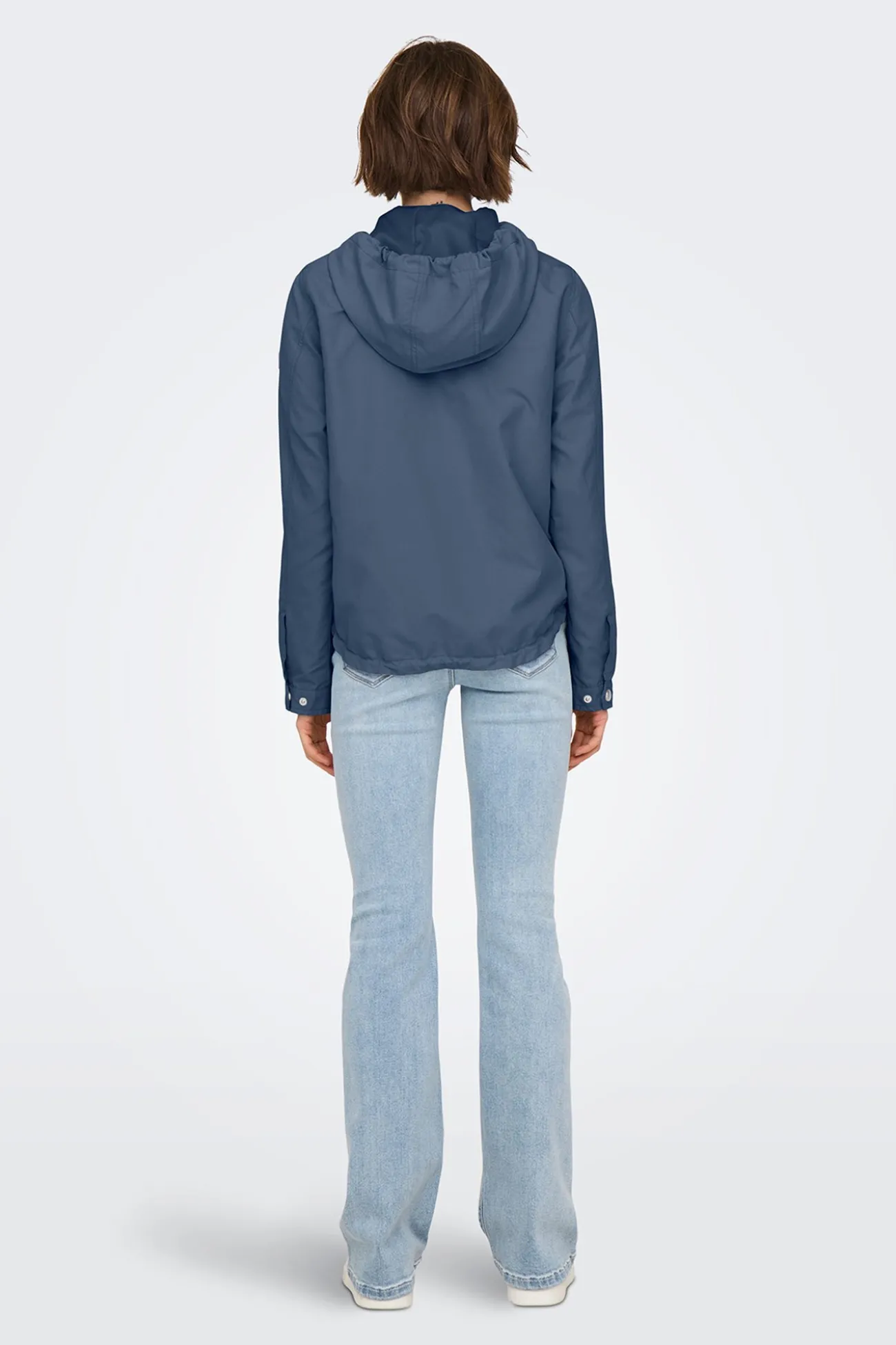 Parka corta con capucha