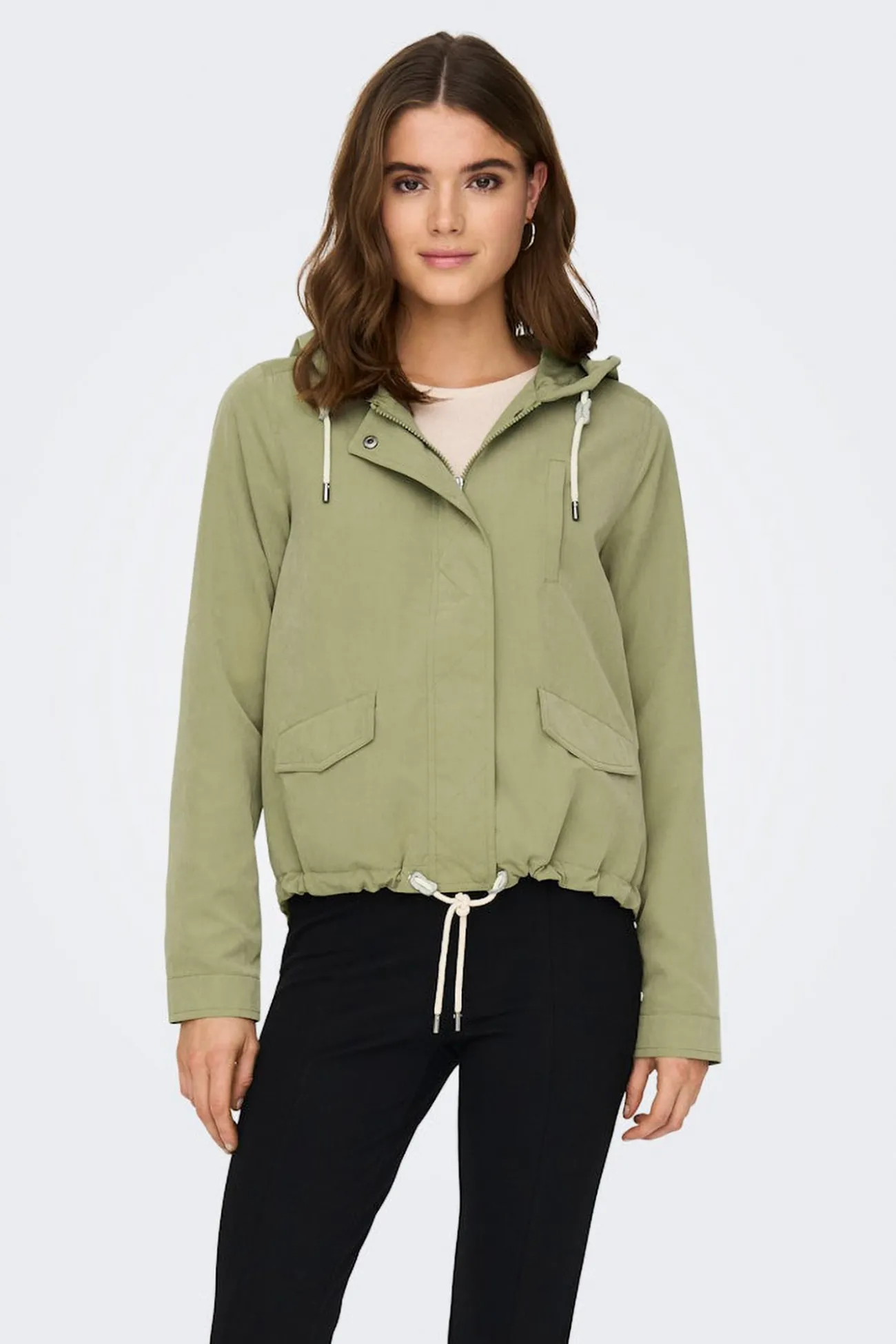 Parka corta con capucha