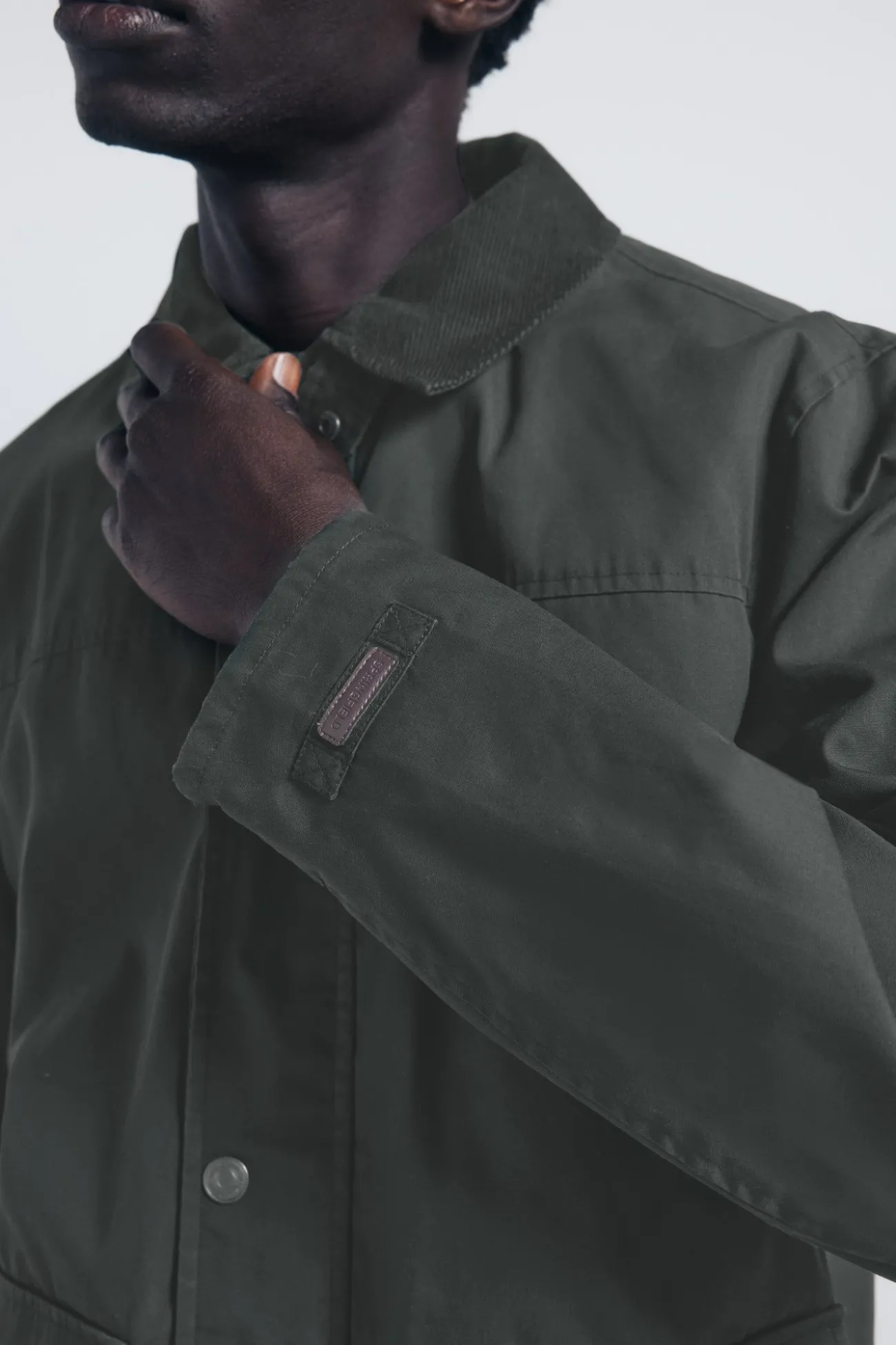 Parka corta cuello pana