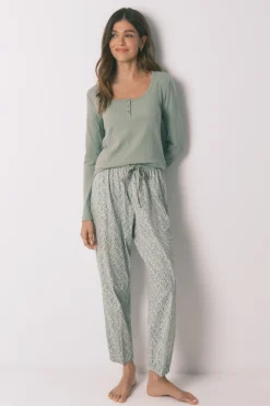 Pijama largo algod&oacute;n estampado flores verde