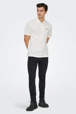 Polo con detalle frontal