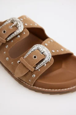 Sandalia piel tachuelas