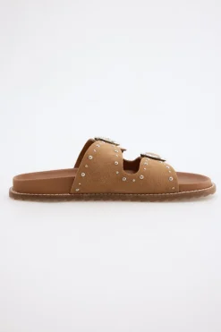 Sandalia piel tachuelas