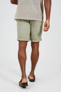 Short b&aacute;sico con cinco bolsillos