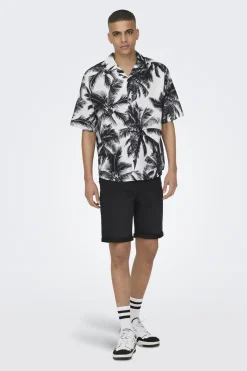 Short denim de hombre regular fit.