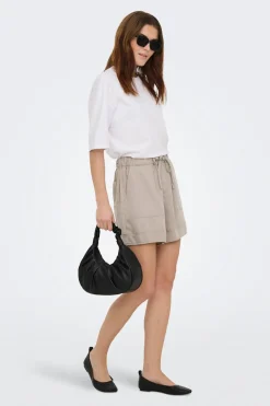 Shorts con lazada