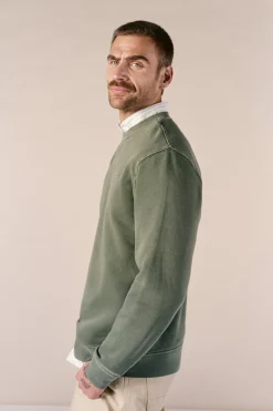 Sudadera b&aacute;sica lavada cuello redondo