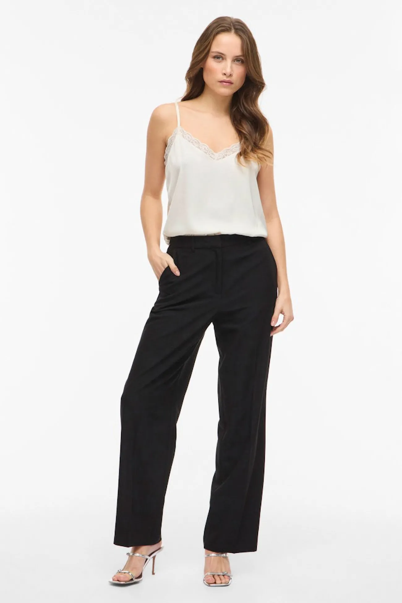 Top lencero satinado con encaje