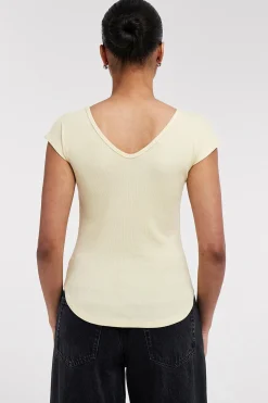 Top liso cuello pico