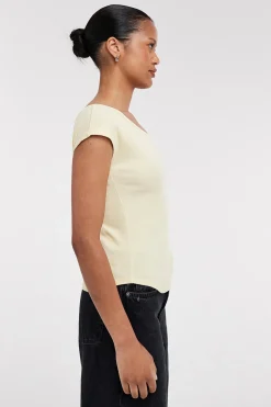 Top liso cuello pico