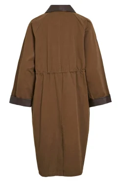 Trench largo con cuello y pu&ntilde;os de polipiel