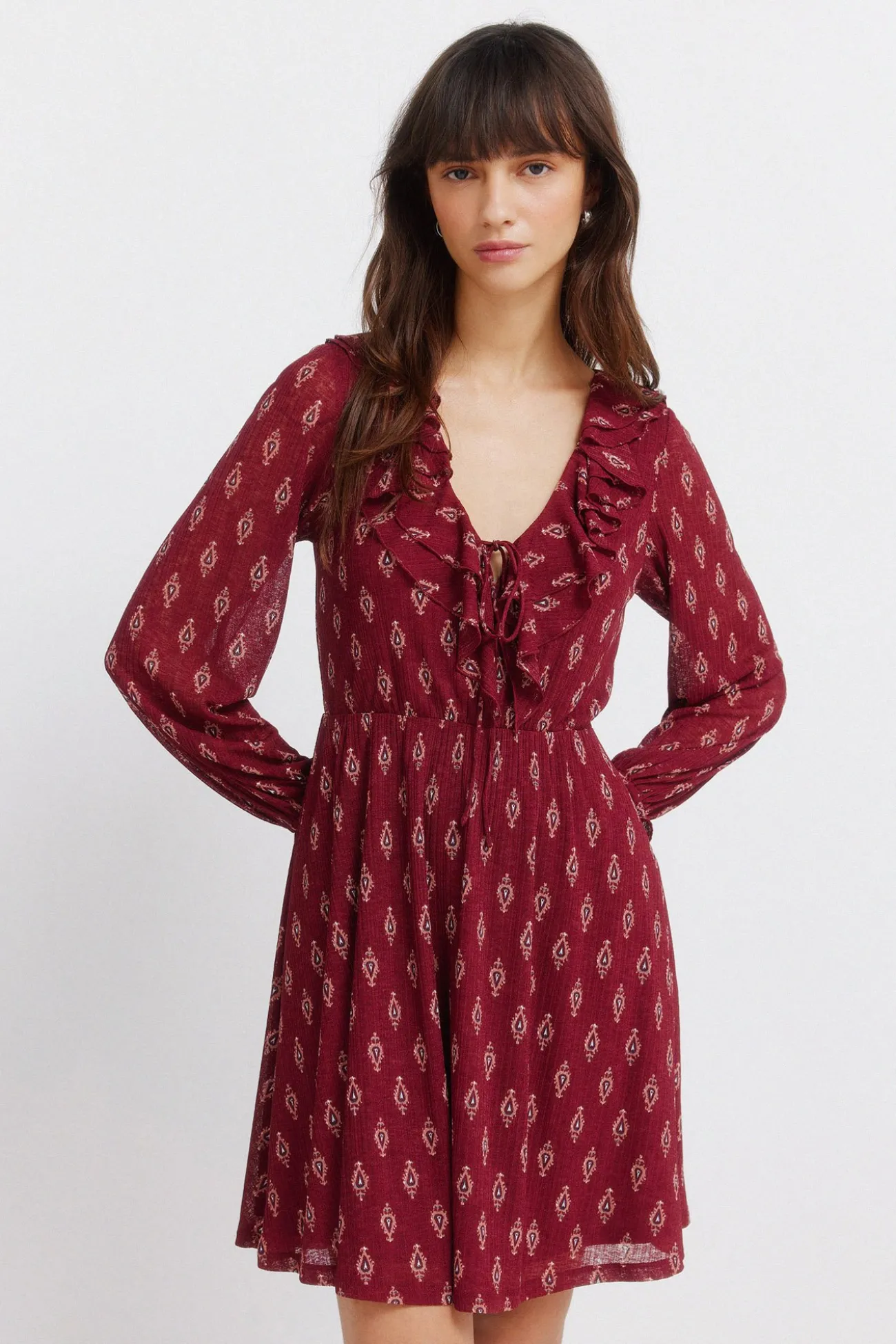 Vestido corto estampado volantes