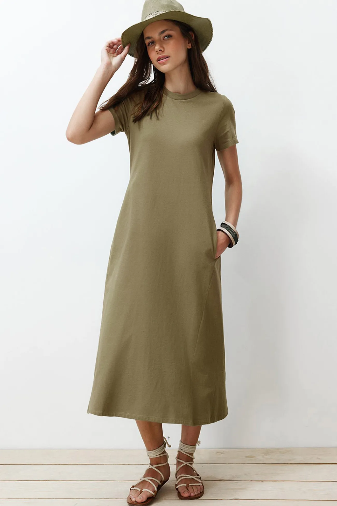 Vestido midi de manga corta