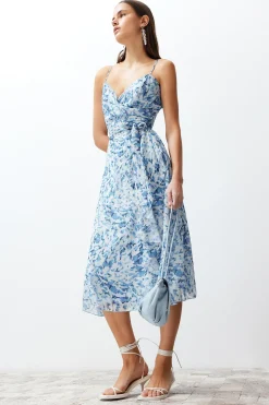 Vestido midi de tirantes lazo