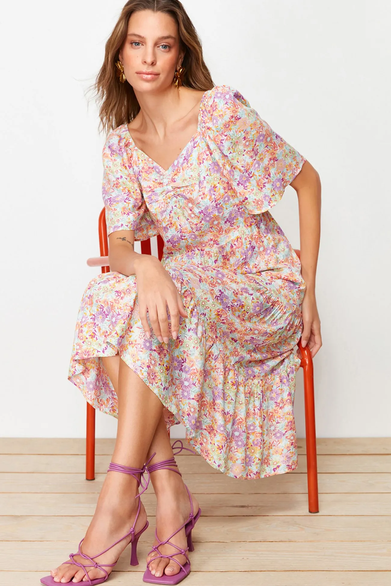 Vestido midi escote coraz&oacute;n