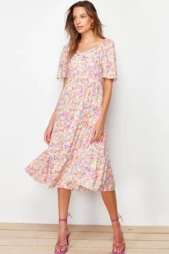 Vestido midi escote coraz&oacute;n