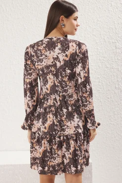 Vestido mini con volantes