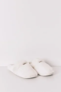 Zapatillas casa mercedita pelo blancas