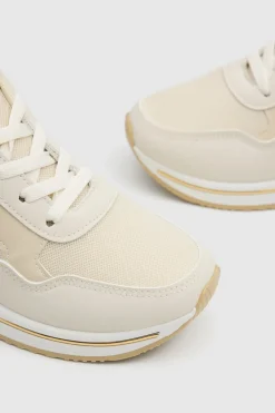 Zapatillas con cu&ntilde;a