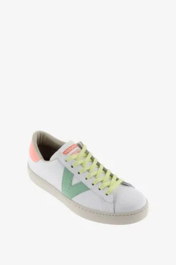 Zapatillas de piel Victoria Berl&iacute;n con piezas fl&uacute;or